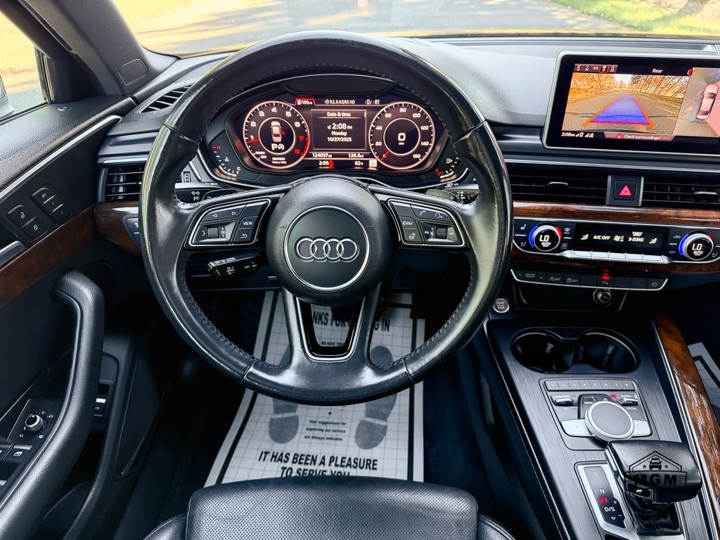 Audi A4 2.0T Prestige quattro Sedan 2017 Audi A4 2.0T Prestige quattro Sedan 2017