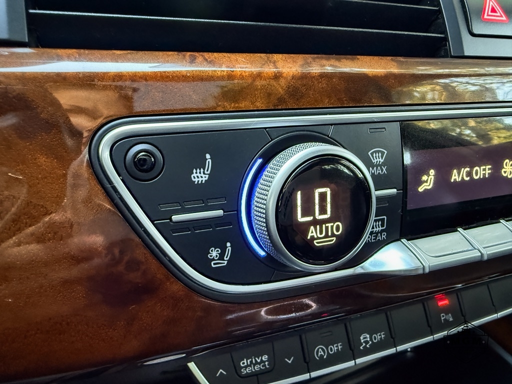 Audi A4 2.0T Prestige quattro Sedan 2017 Audi A4 2.0T Prestige quattro Sedan 2017