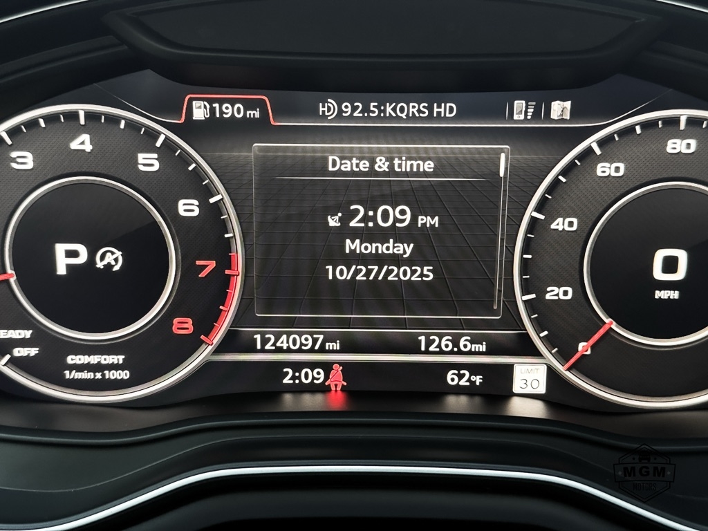 Audi A4 2.0T Prestige quattro Sedan 2017 Audi A4 2.0T Prestige quattro Sedan 2017