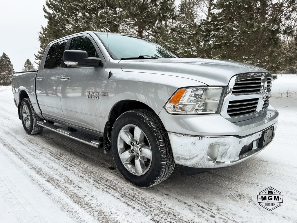 RAM 1500 SLT Crew Cab SWB 4WD 2015