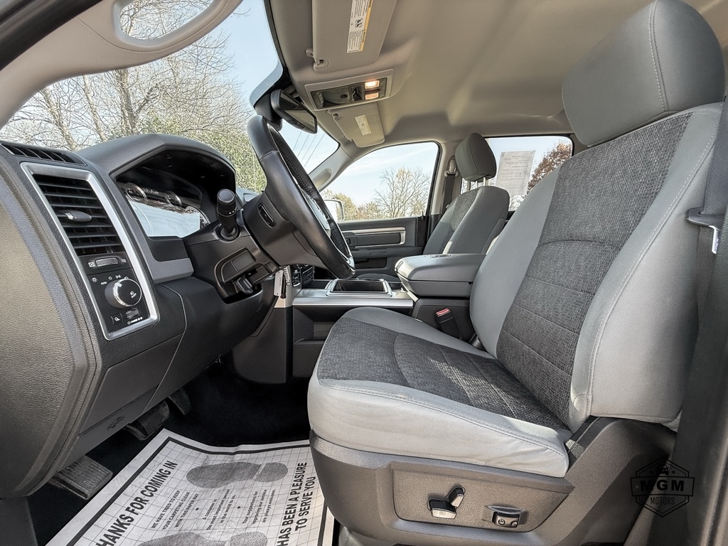 RAM 1500 SLT Crew Cab SWB 4WD 2015