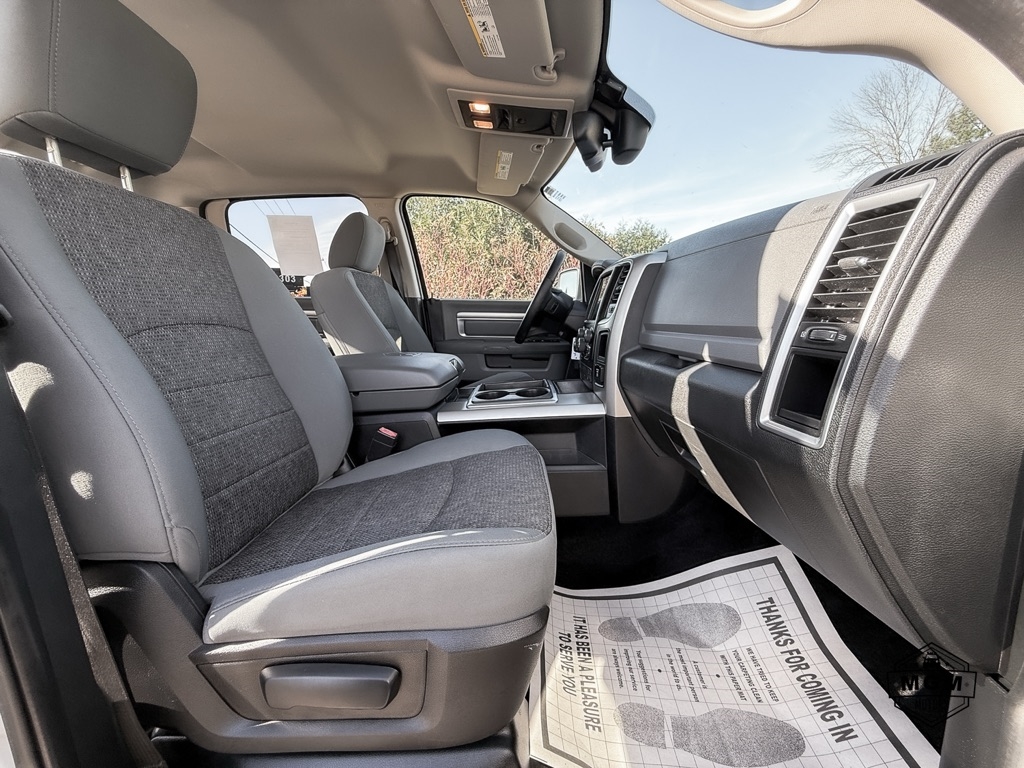 RAM 1500 SLT Crew Cab SWB 4WD 2015