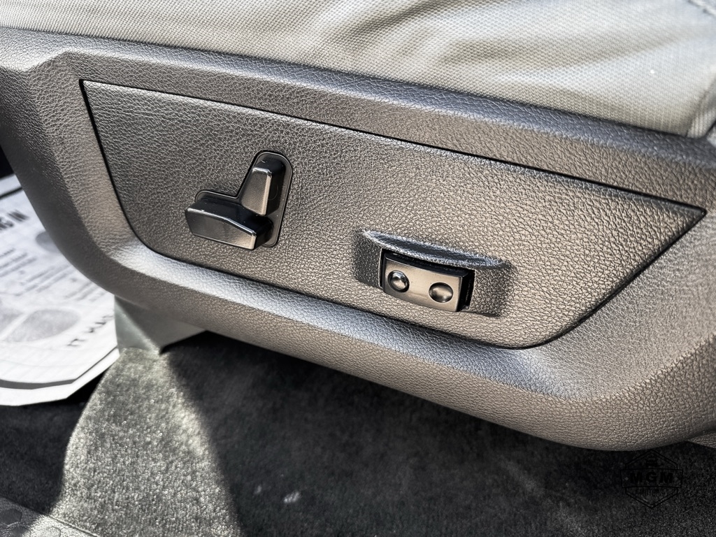 RAM 1500 SLT Crew Cab SWB 4WD 2015