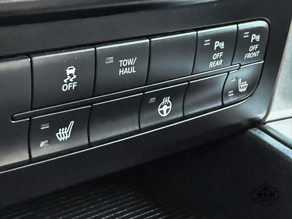 RAM 1500 SLT Crew Cab SWB 4WD 2015