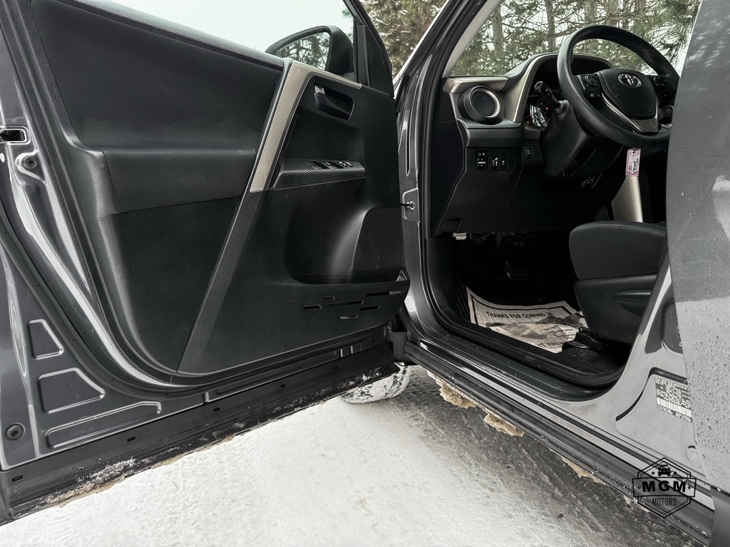 Toyota RAV4 LE AWD 2015