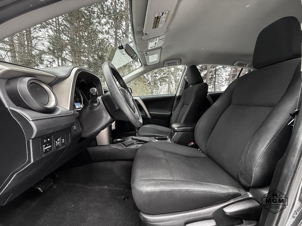 Toyota RAV4 LE AWD 2015