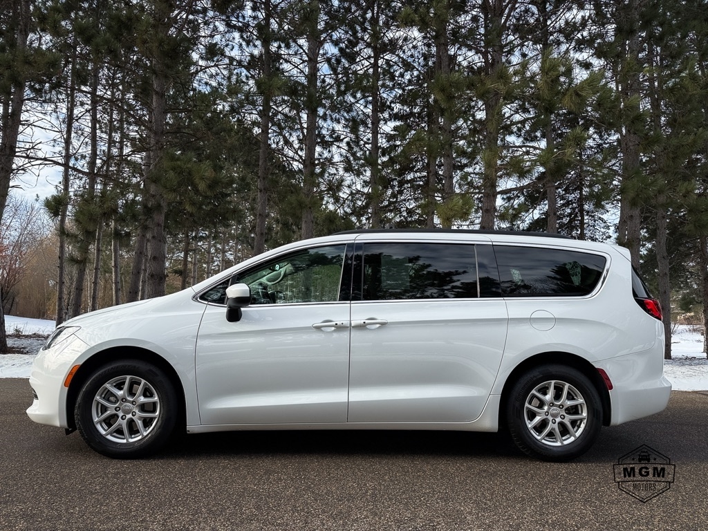 2020 Chrysler Voyager's photo