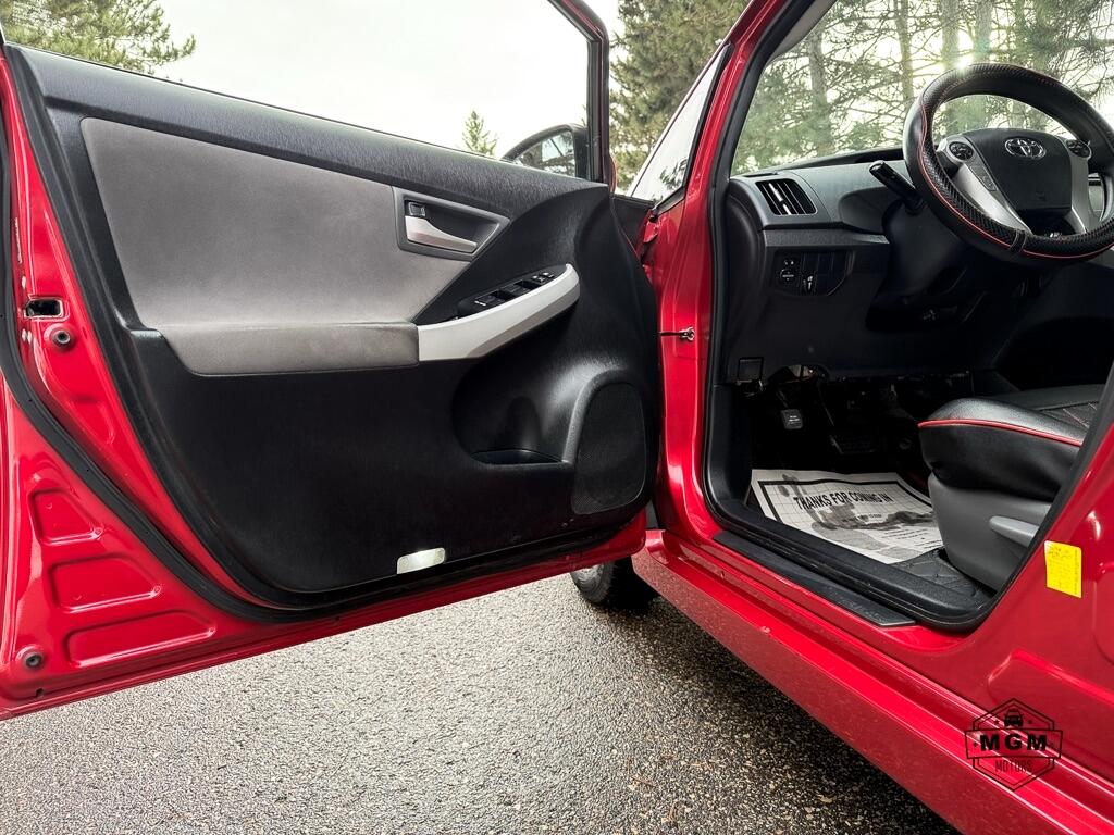 Toyota Prius Prius V 2012