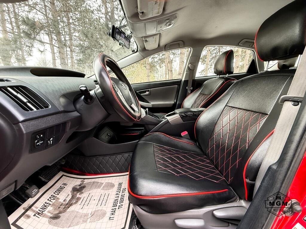 Toyota Prius Prius V 2012