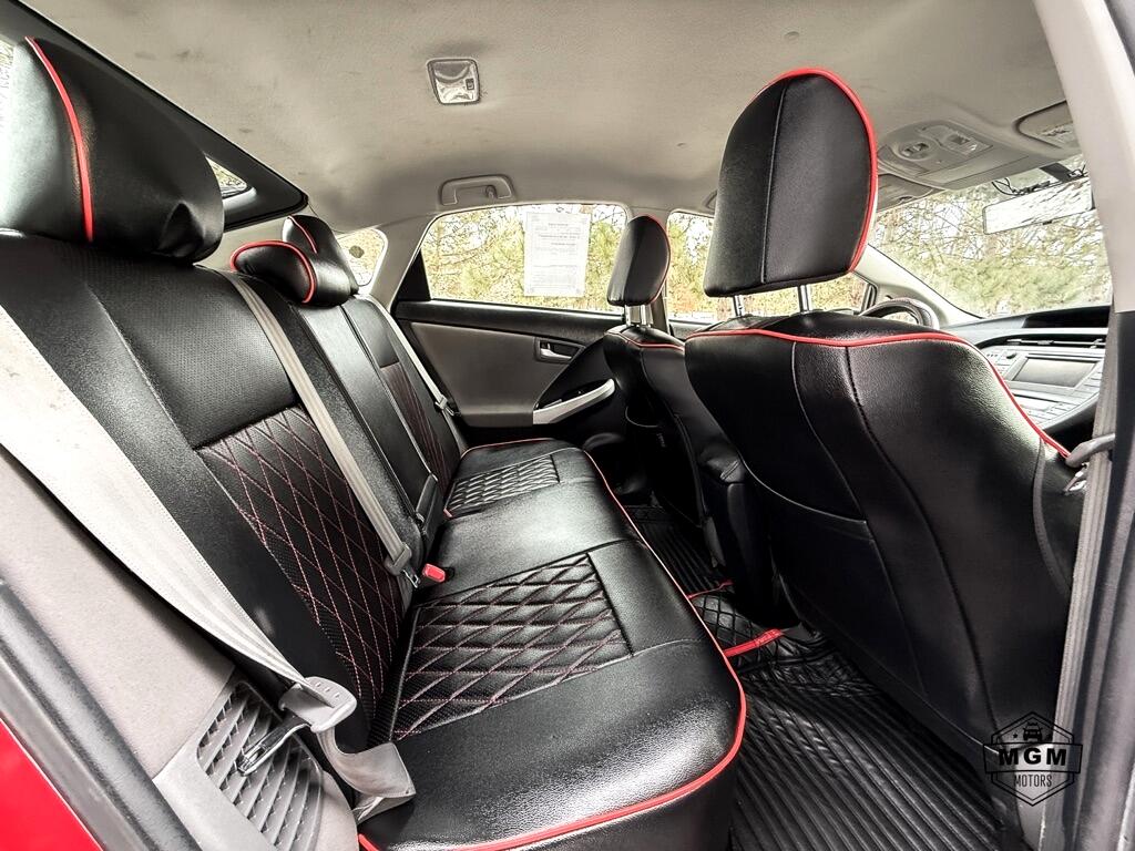 Toyota Prius Prius V 2012