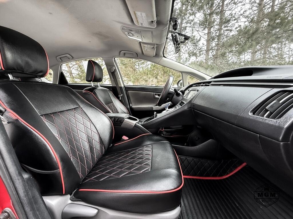 Toyota Prius Prius V 2012