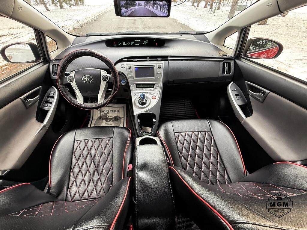 Toyota Prius Prius V 2012