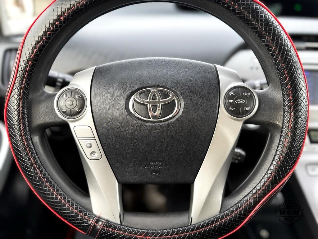 Toyota Prius Prius V 2012