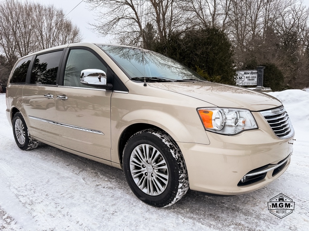 Chrysler Town & Country Touring-L 2013