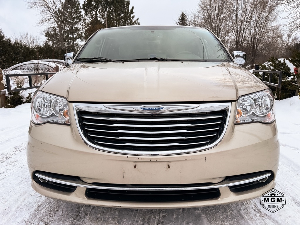 Chrysler Town & Country Touring-L 2013