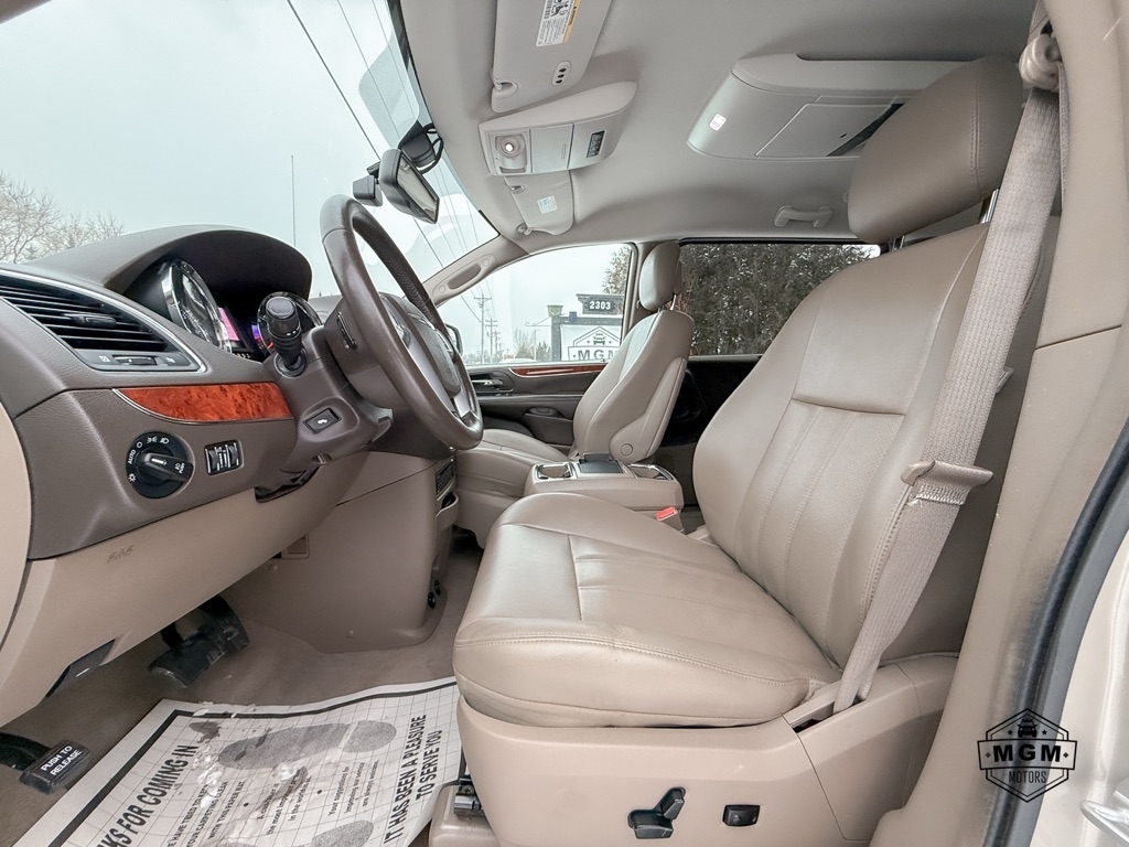 Chrysler Town & Country Touring-L 2013