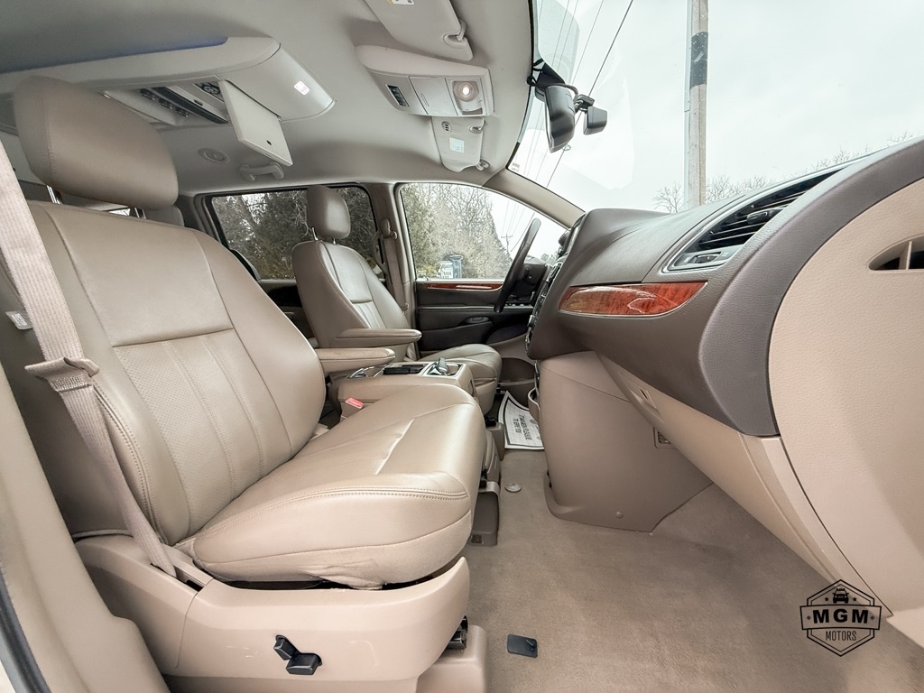 Chrysler Town & Country Touring-L 2013