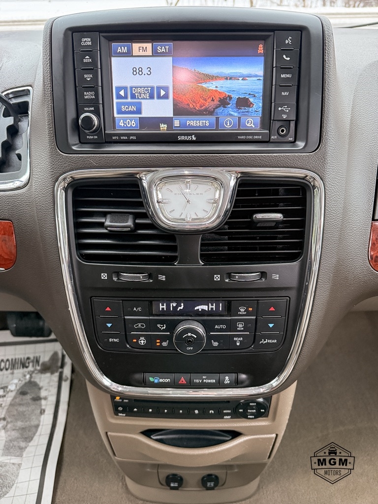 Chrysler Town & Country Touring-L 2013