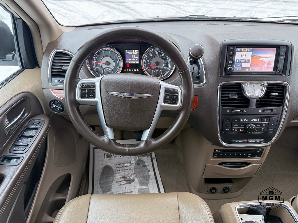 Chrysler Town & Country Touring-L 2013