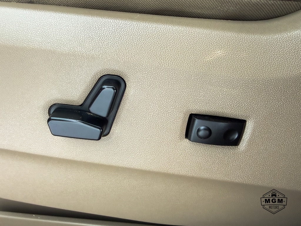 Chrysler Town & Country Touring-L 2013