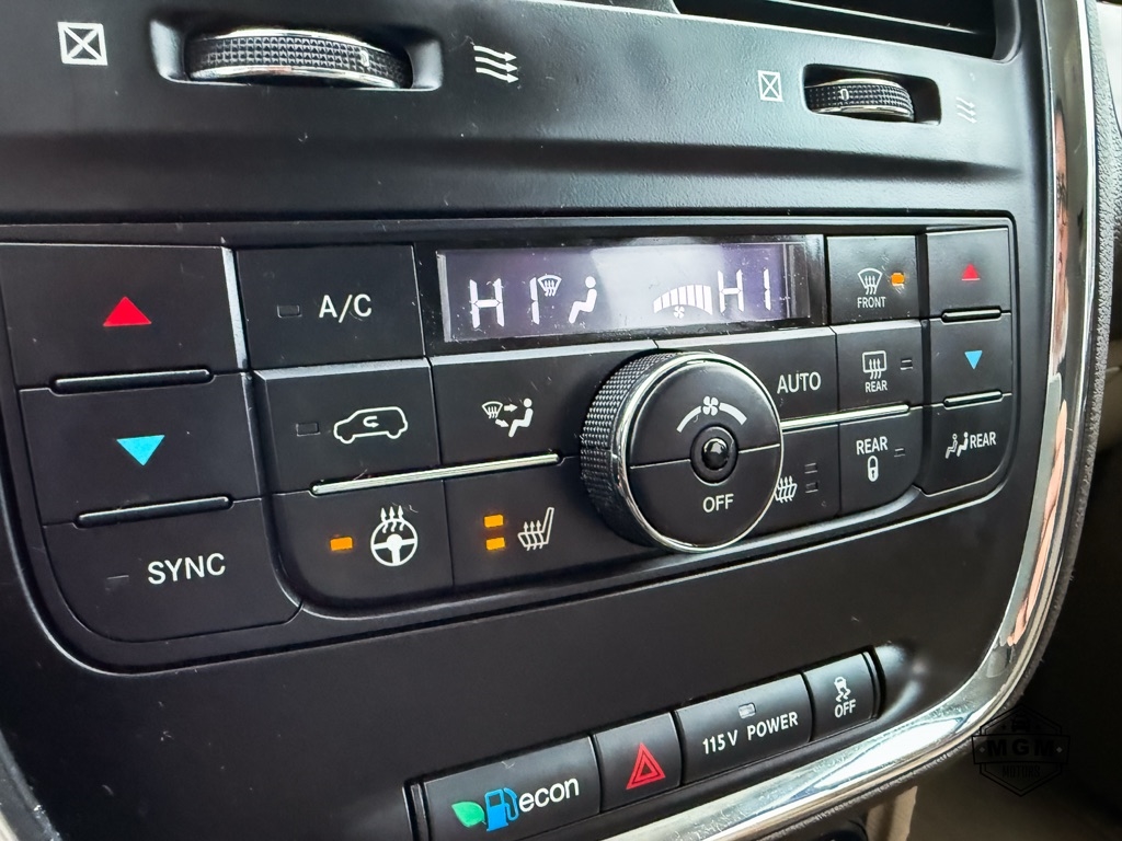 Chrysler Town & Country Touring-L 2013