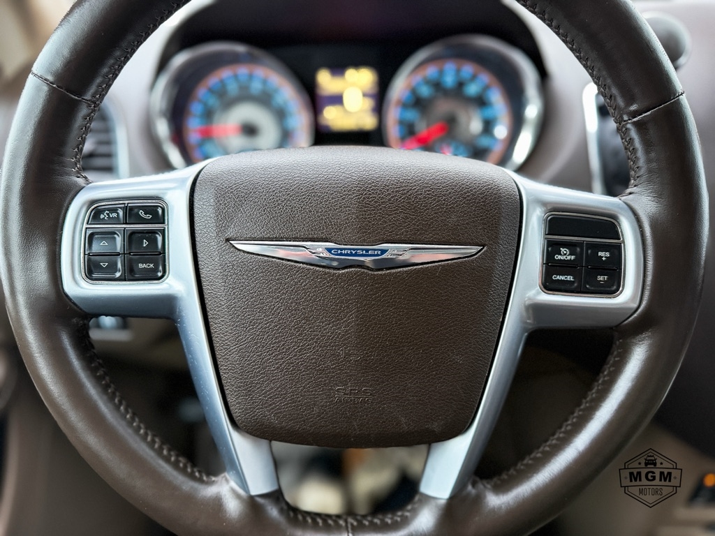 Chrysler Town & Country Touring-L 2013