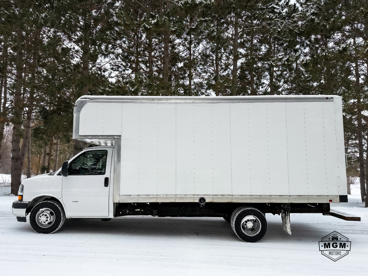 2019 Chevrolet Express Cutaway Base's photo