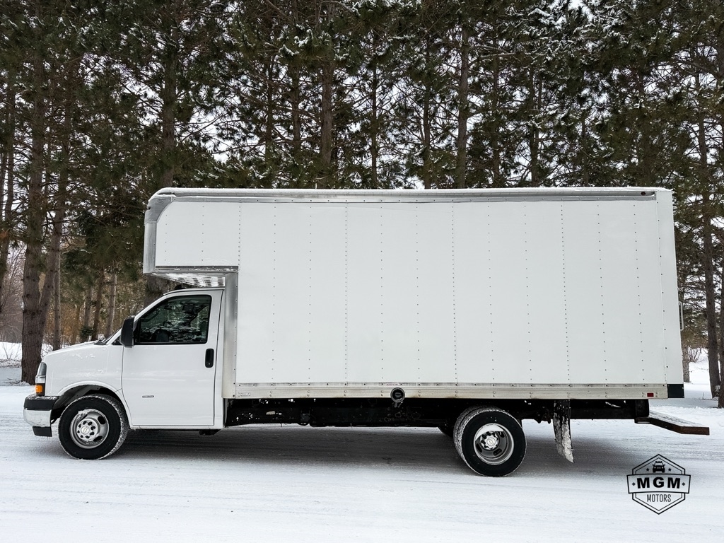 2019 Chevrolet Express Cutaway Base's photo