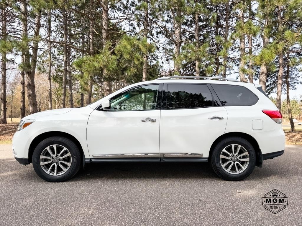 Nissan Pathfinder SV 4WD 2013