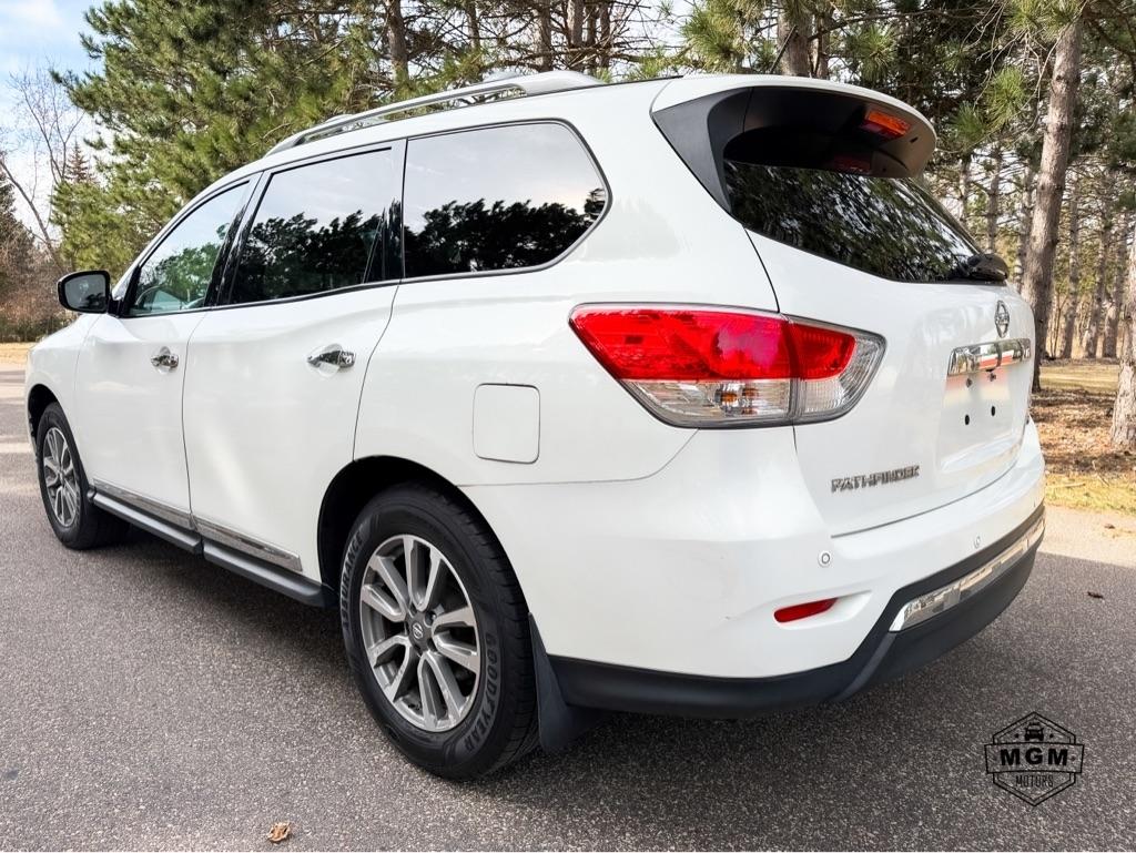 Nissan Pathfinder SV 4WD 2013