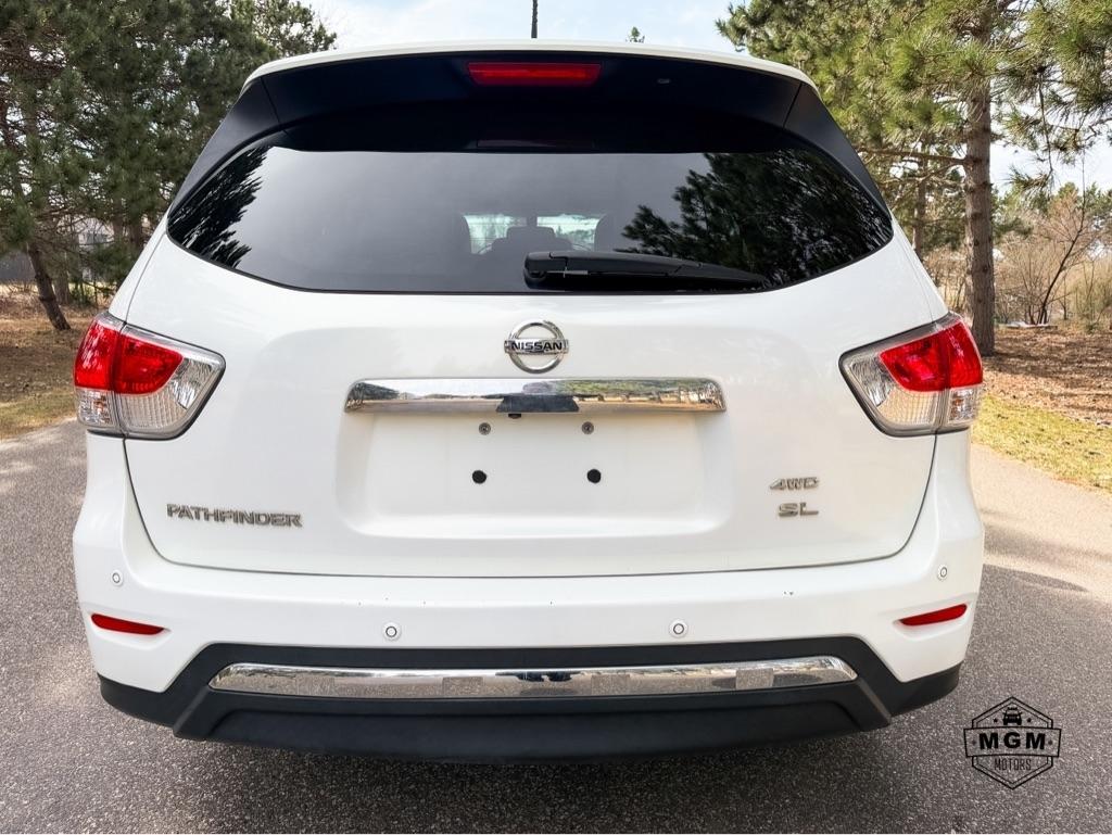 Nissan Pathfinder SV 4WD 2013