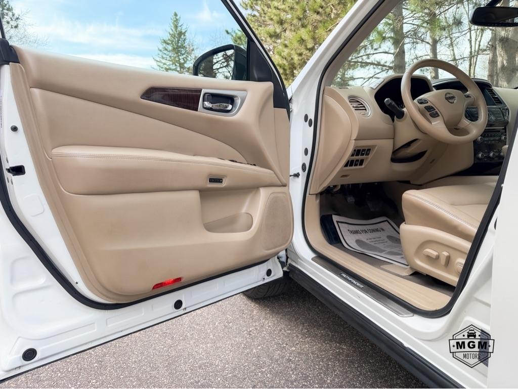 Nissan Pathfinder SV 4WD 2013