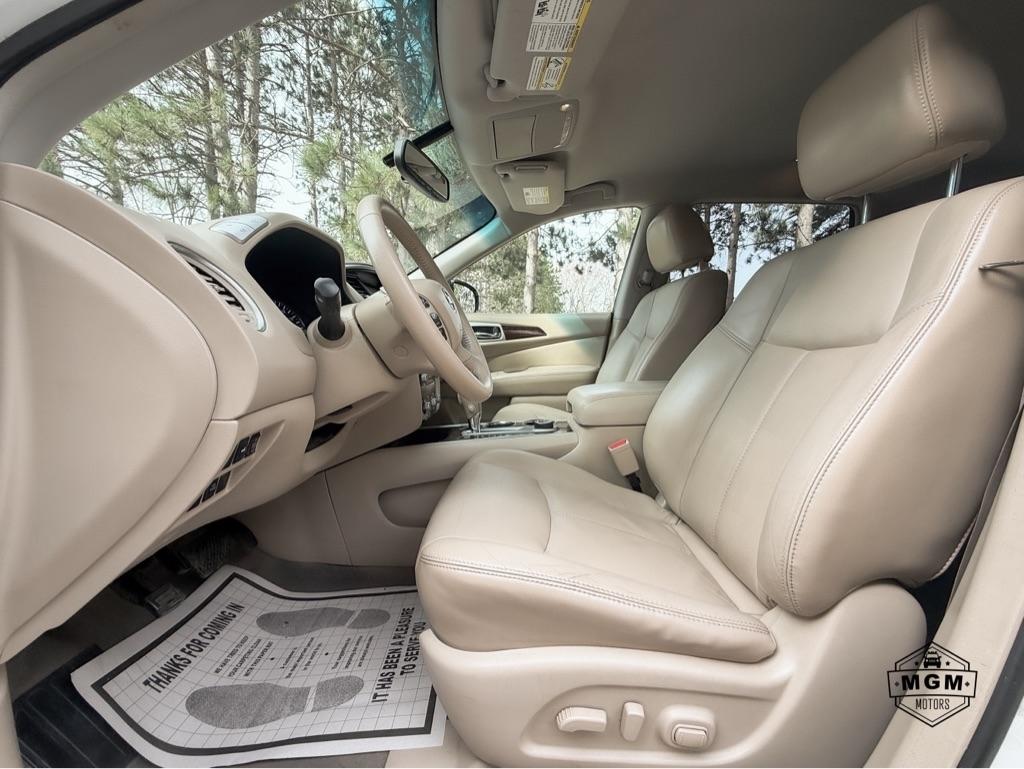 Nissan Pathfinder SV 4WD 2013