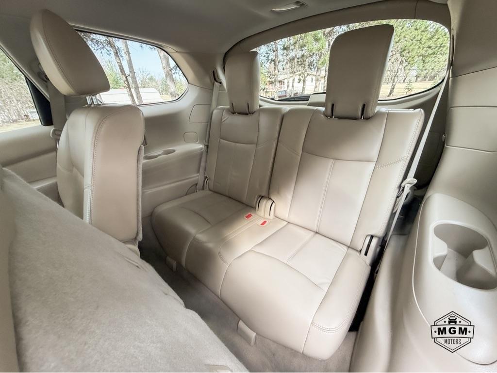 Nissan Pathfinder SV 4WD 2013