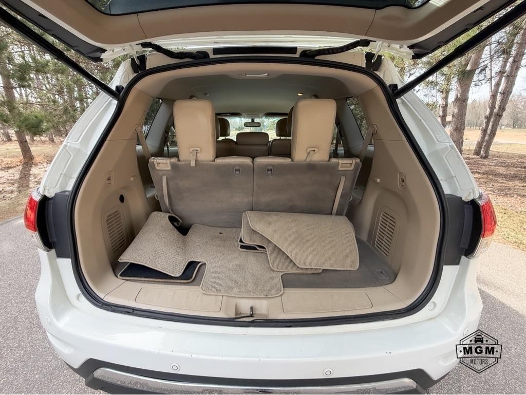 Nissan Pathfinder SV 4WD 2013