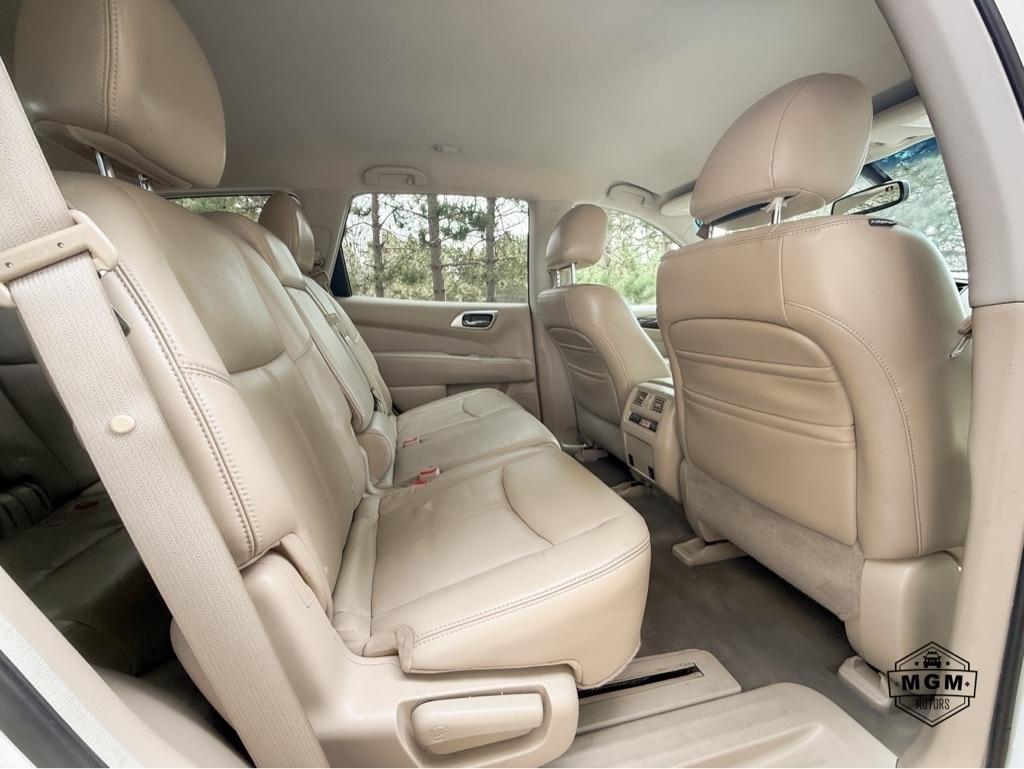 Nissan Pathfinder SV 4WD 2013