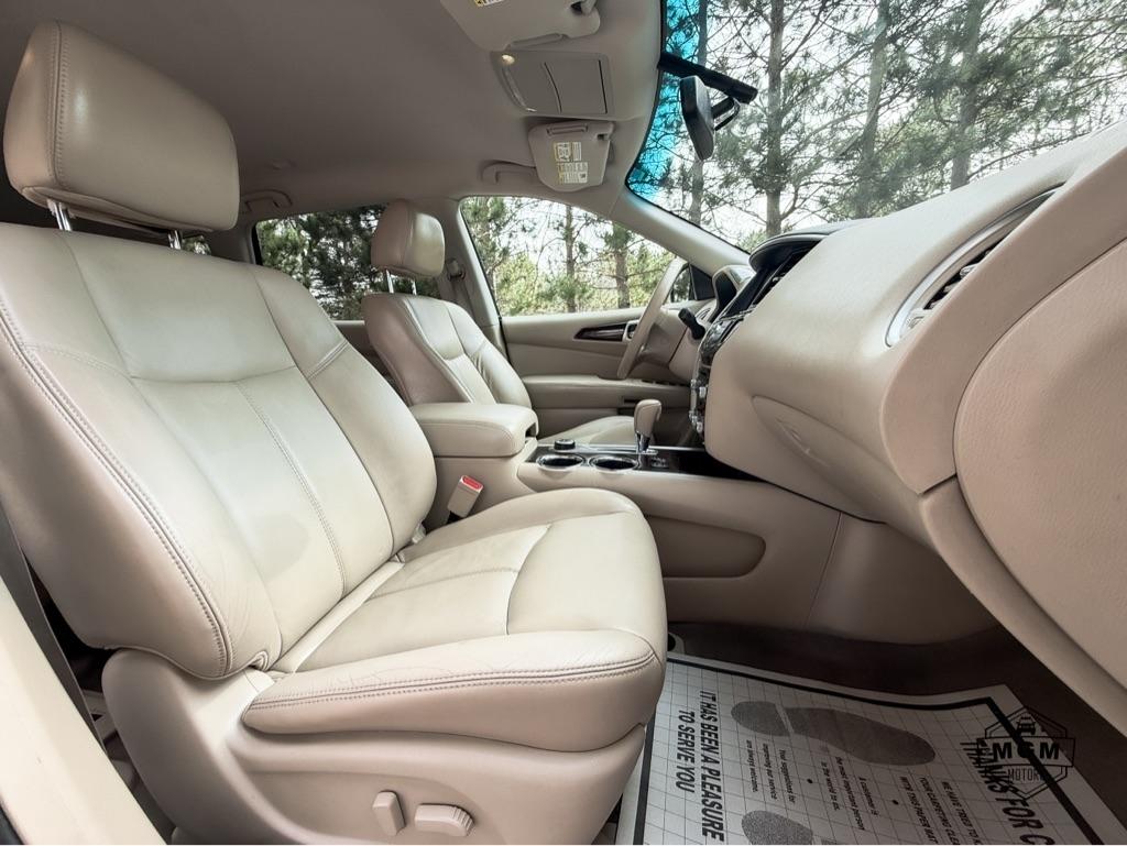 Nissan Pathfinder SV 4WD 2013