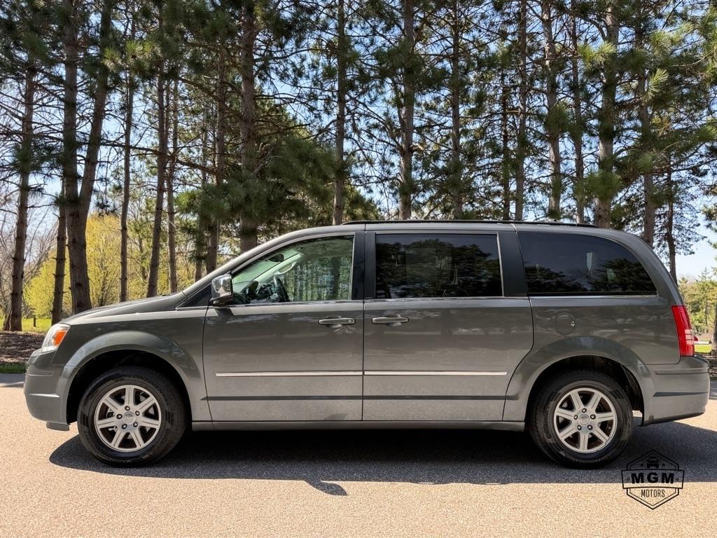 2010 Chrysler Town & Country Touring Plus