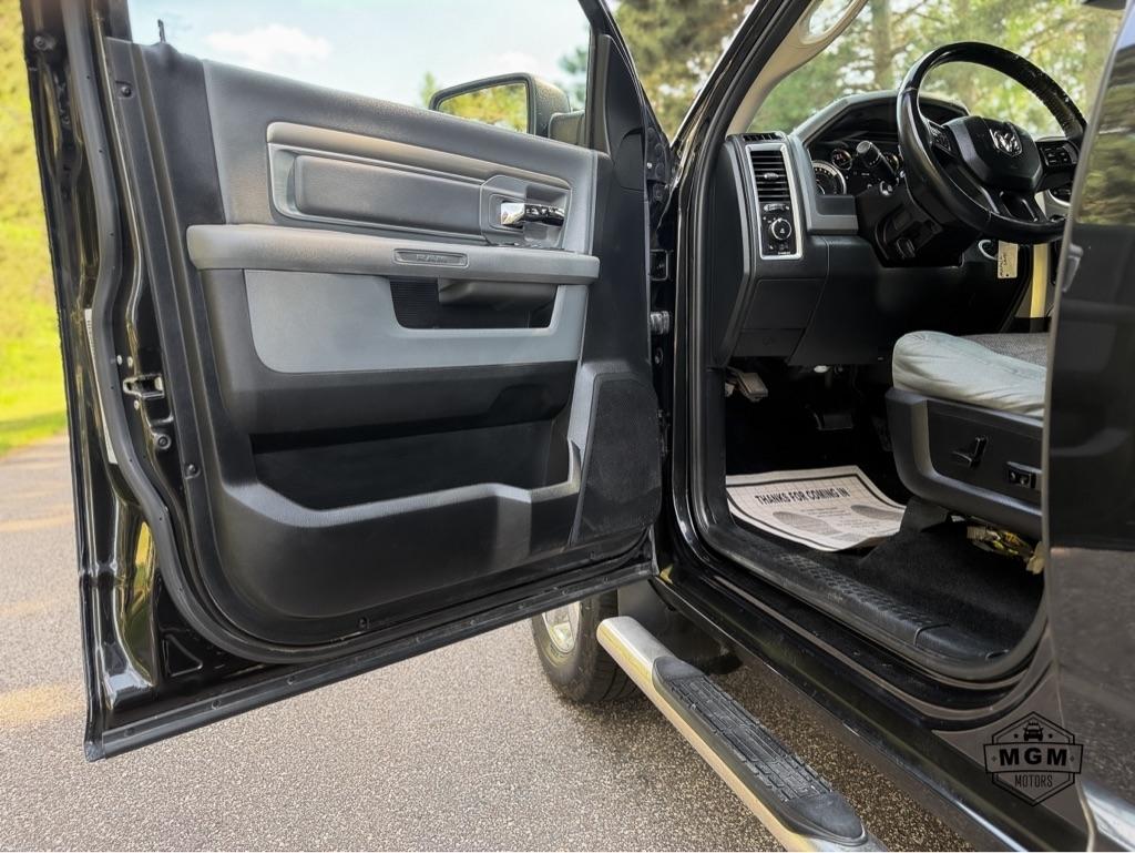 RAM 1500 Big Horn 4x4 Crew Cab 5'7" Box 2016