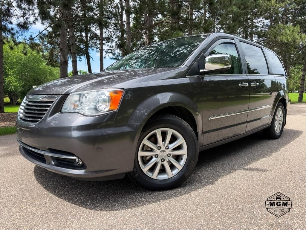 2016 Chrysler Town & Country Limited Platinum