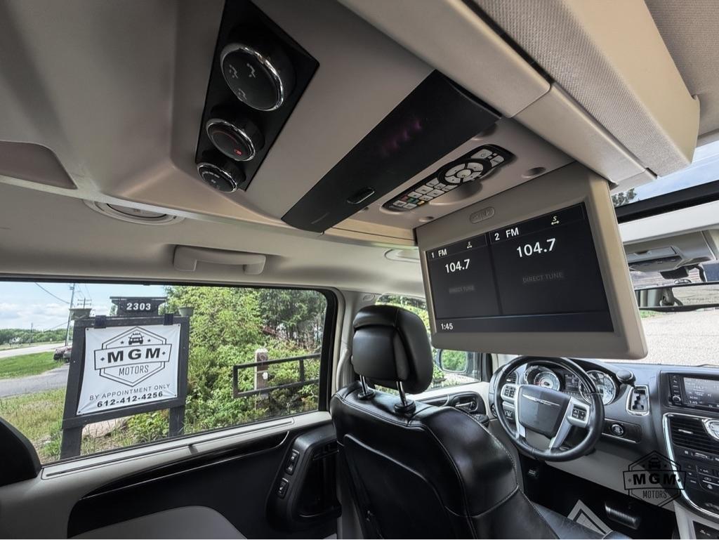 Chrysler Town & Country Limited Platinum 2016