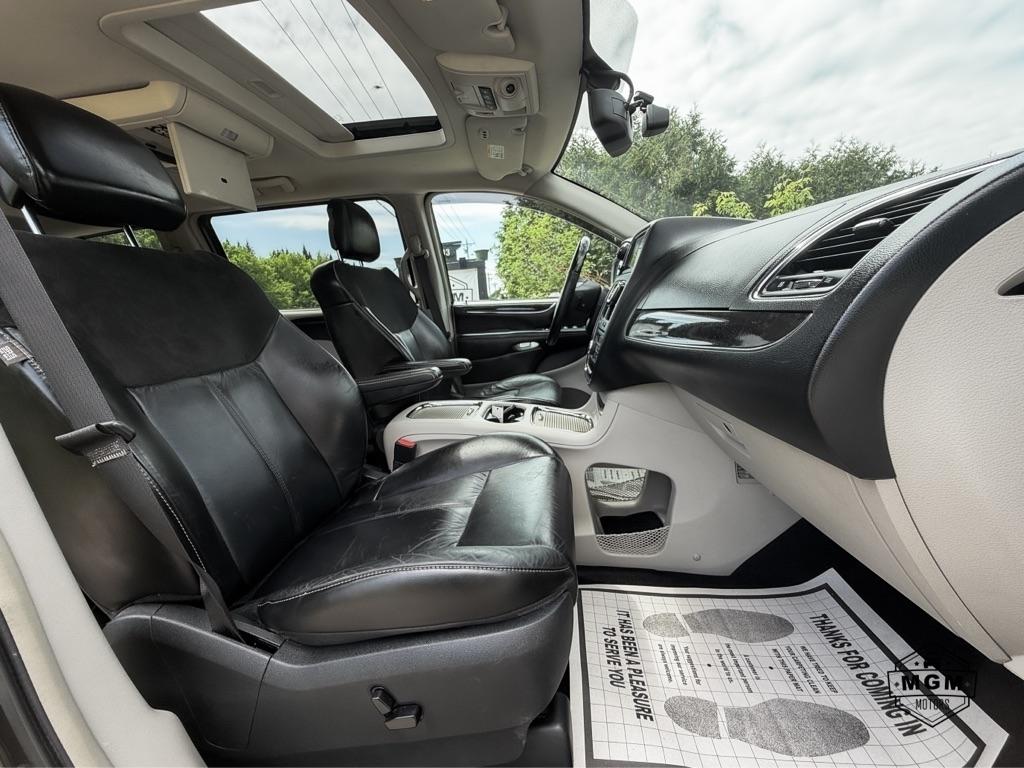 Chrysler Town & Country Limited Platinum 2016