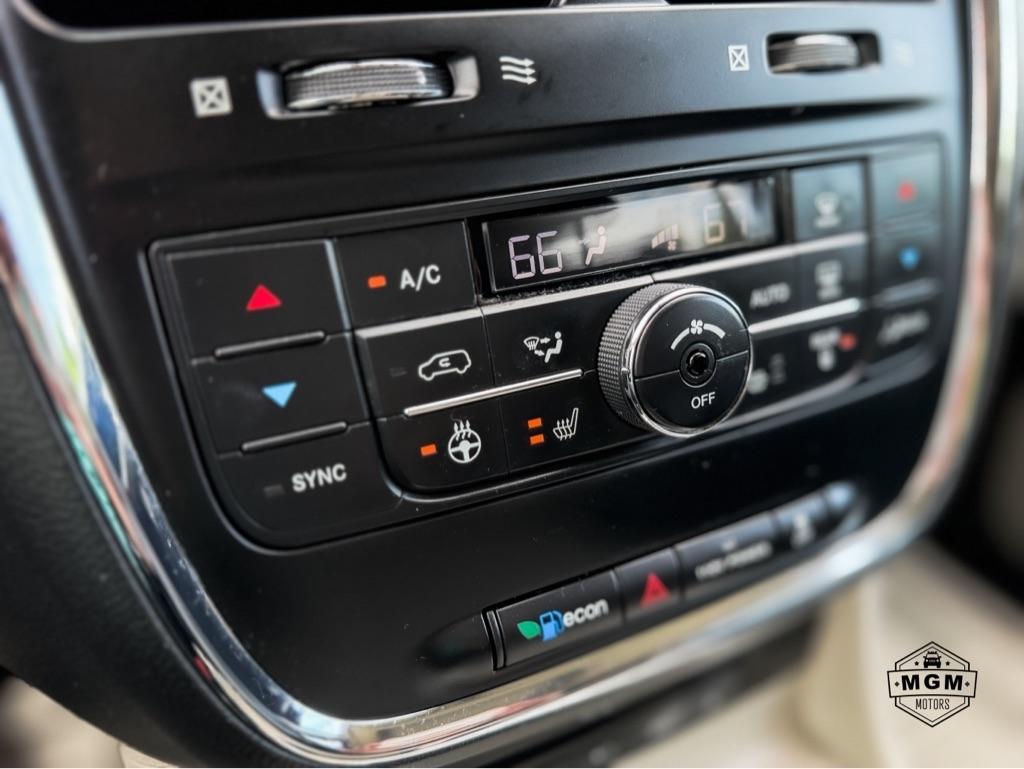 Chrysler Town & Country Limited Platinum 2016