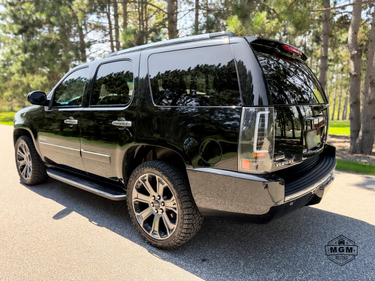 GMC Yukon Denali 4WD 2012