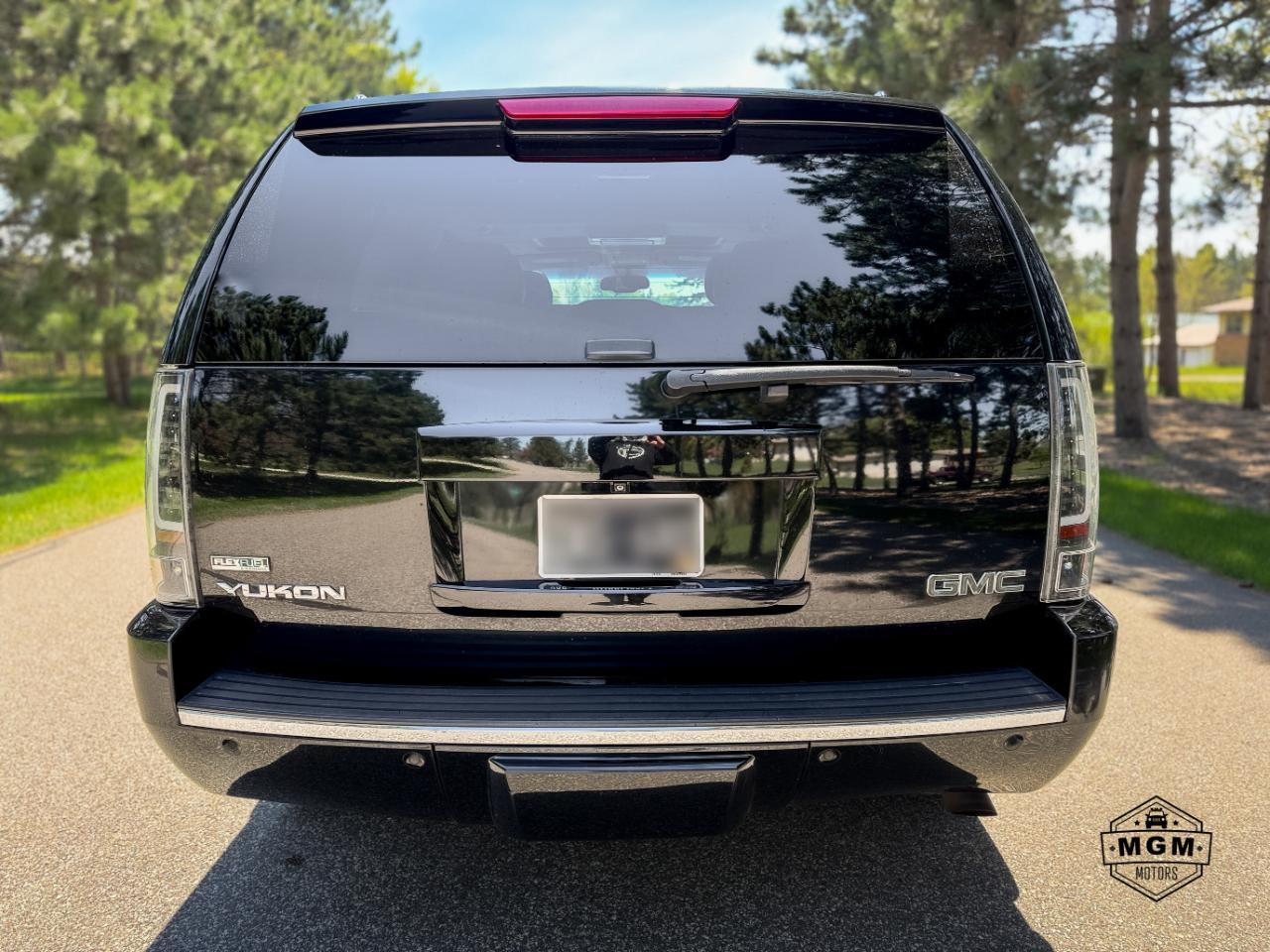 GMC Yukon Denali 4WD 2012