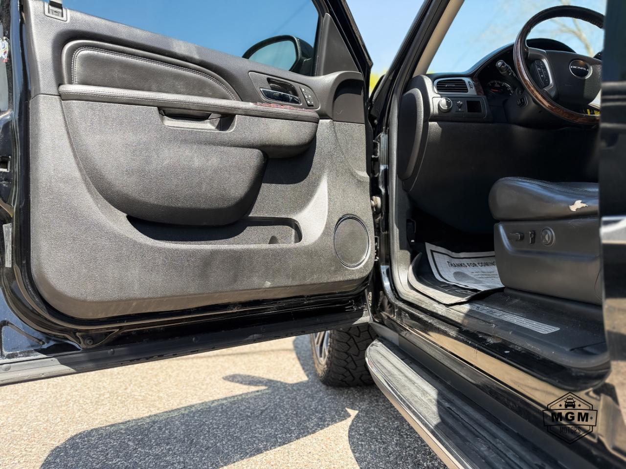 GMC Yukon Denali 4WD 2012