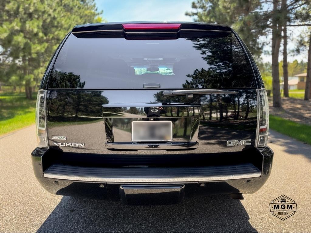 GMC Yukon Denali 4WD 2012