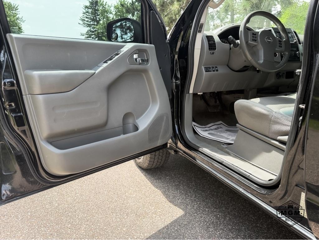 Nissan Frontier SL Crew Cab 5AT 4WD 2016
