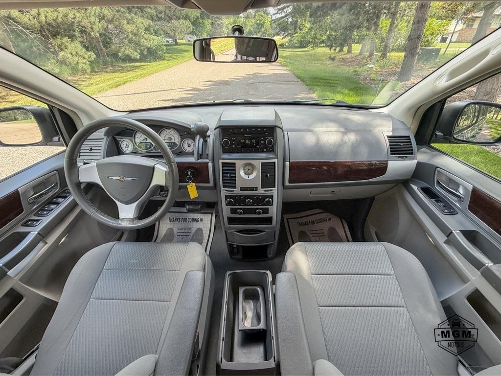 Chrysler Town & Country Touring 2010