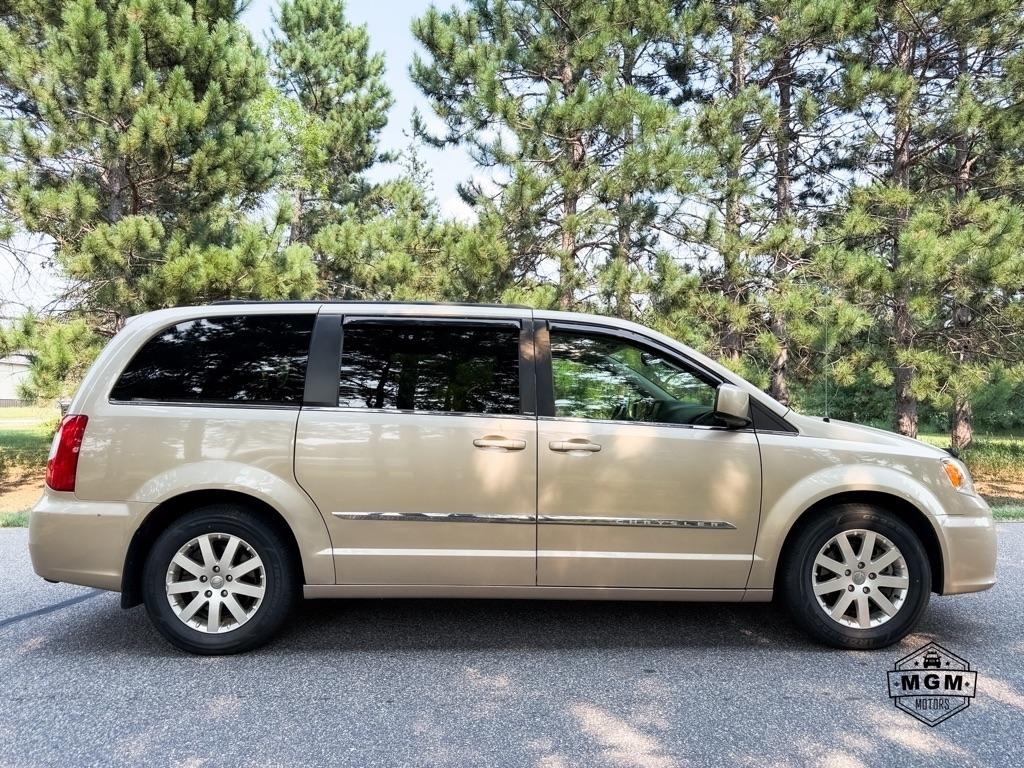 Chrysler Town & Country Touring 2013